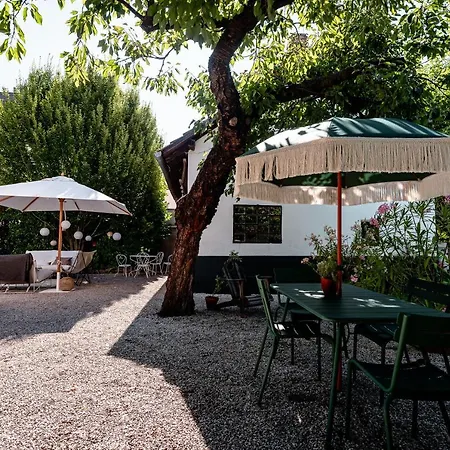 Гостевой дом Les Suites 1902, Et Jardin, Centre Petite Venise *